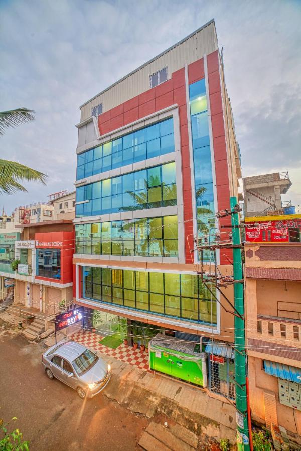 Redkey Inn Hotel Near Bangalore Airport Airport Pickup & Drop Available 24X7 Yelahanka Buitenkant foto
