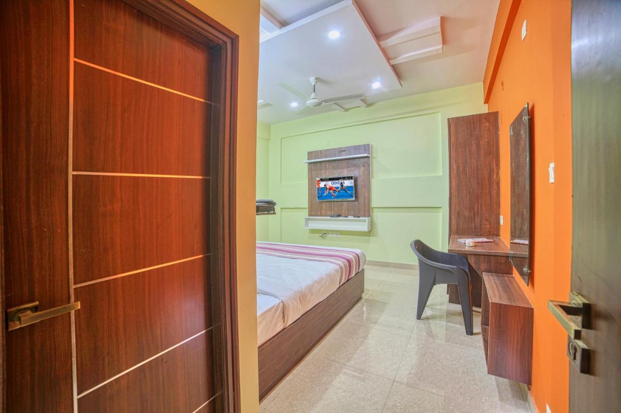 Redkey Inn Hotel Near Bangalore Airport Airport Pickup & Drop Available 24X7 Yelahanka Buitenkant foto